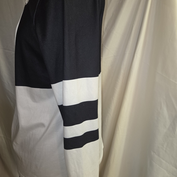 Black And White Long Sleeve Top with Zipper - Picture 4 of 7